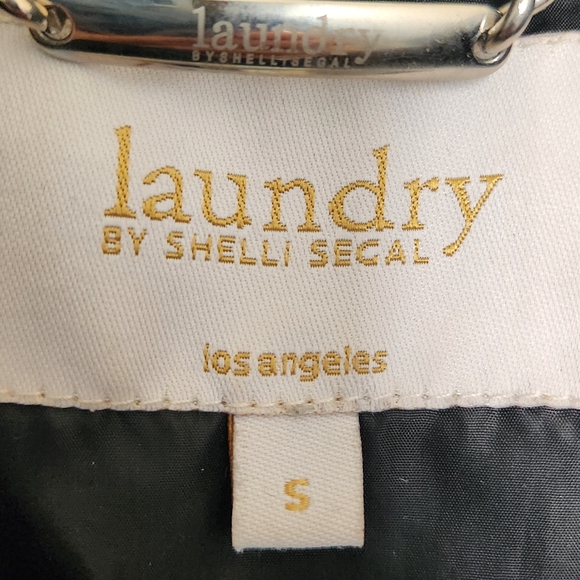 Women's Black Quilted Jacket - Picture 4 of 6